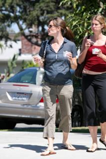 Jennifer Garner feet photo thumbnail