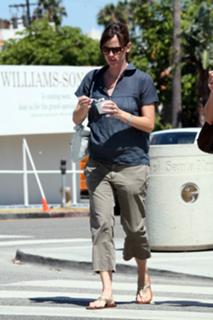 Jennifer Garner feet photo thumbnail
