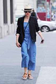 Naomi Watts feet photo thumbnail