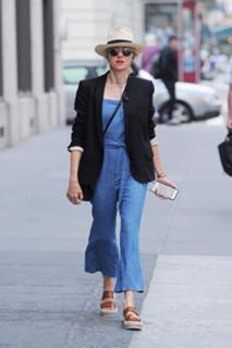 Naomi Watts feet photo thumbnail