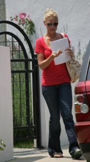Katherine Heigl feet photo thumbnail