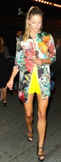 Nina Agdal feet photo thumbnail