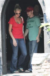 Katherine Heigl feet photo thumbnail