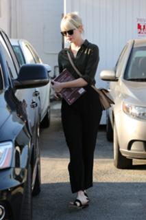 Emma Stone feet photo thumbnail