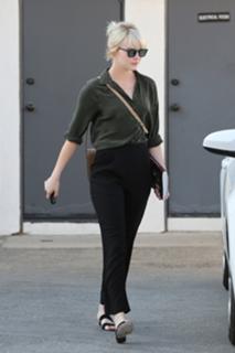 Emma Stone feet photo thumbnail