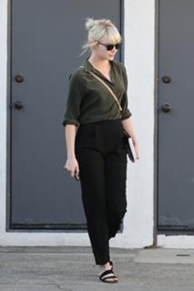 Emma Stone feet photo thumbnail