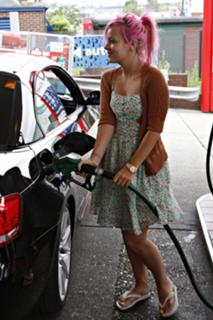 Lily Allen feet photo thumbnail