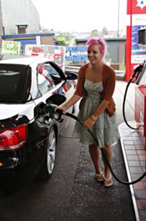 Lily Allen feet photo thumbnail