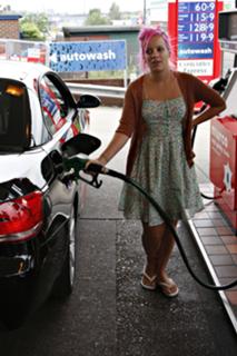 Lily Allen feet photo thumbnail