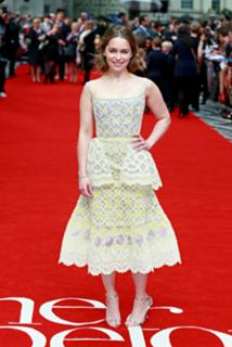 Emilia Clarke feet photo thumbnail