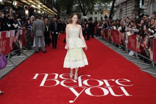 Emilia Clarke feet photo thumbnail