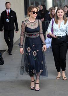Emilia Clarke feet photo thumbnail