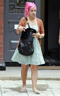 Lily Allen feet photo thumbnail