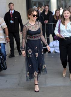 Emilia Clarke feet photo thumbnail