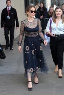 Emilia Clarke feet photo thumbnail