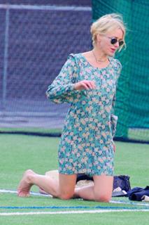 Naomi Watts feet photo thumbnail