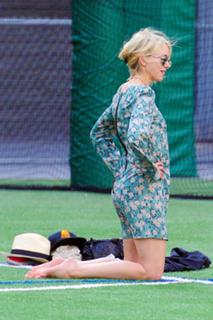 Naomi Watts feet photo thumbnail