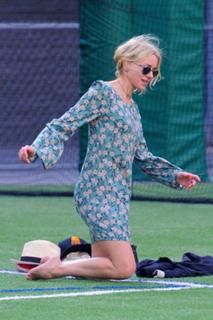 Naomi Watts feet photo thumbnail