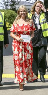 Holly Willoughby feet photo thumbnail