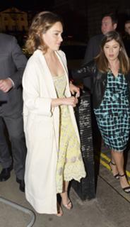 Emilia Clarke feet photo thumbnail