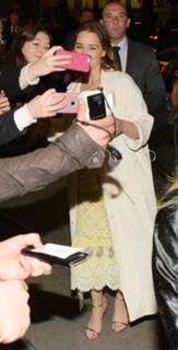 Emilia Clarke feet photo thumbnail