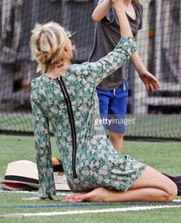 Naomi Watts feet photo thumbnail