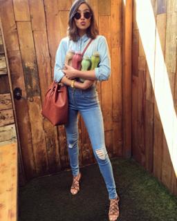 Olivia Culpo feet photo thumbnail