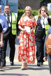 Holly Willoughby feet photo thumbnail