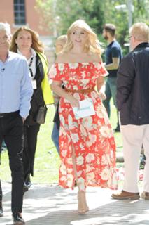 Holly Willoughby feet photo thumbnail