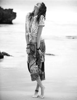 Behati Prinsloo feet photo thumbnail
