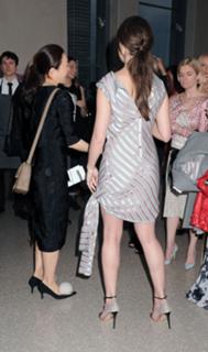 Hailee Steinfeld feet photo thumbnail