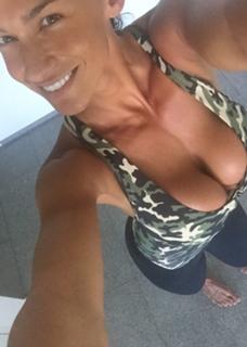 Cindy Landolt feet photo thumbnail