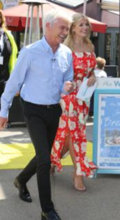 Holly Willoughby feet photo thumbnail