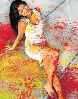Shriya Saran feet photo thumbnail