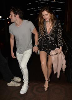 Bella Thorne feet photo thumbnail