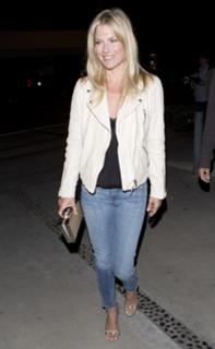 Ali Larter feet photo thumbnail