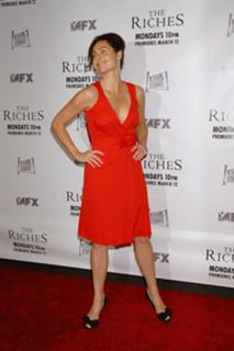 Minnie Driver feet photo thumbnail