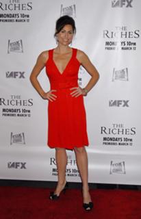 Minnie Driver feet photo thumbnail