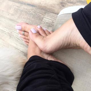 Karin Klemp feet photo thumbnail