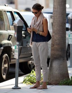 Jessica Alba feet photo thumbnail