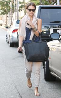 Jessica Alba feet photo thumbnail