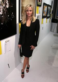 Reese Witherspoon feet photo thumbnail