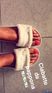 Valentina Vignali feet photo thumbnail