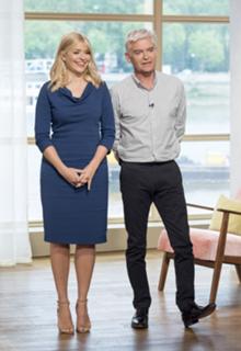 Holly Willoughby feet photo thumbnail