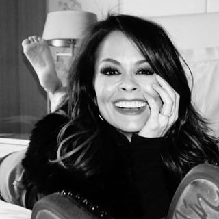 Brooke Burke feet photo thumbnail