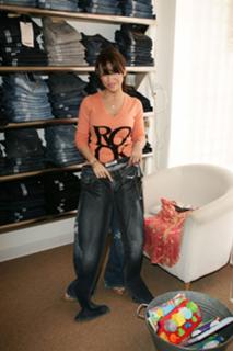Lacey Chabert feet photo thumbnail