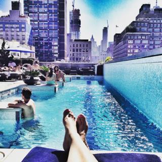 Virginia Madsen feet photo thumbnail