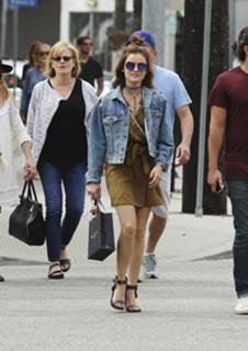 Lucy Hale feet photo thumbnail