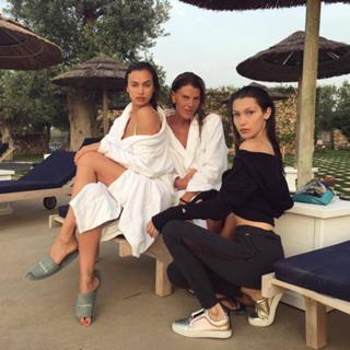 Irina Shayk feet photo thumbnail