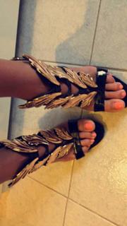 Valentina Vignali feet photo thumbnail